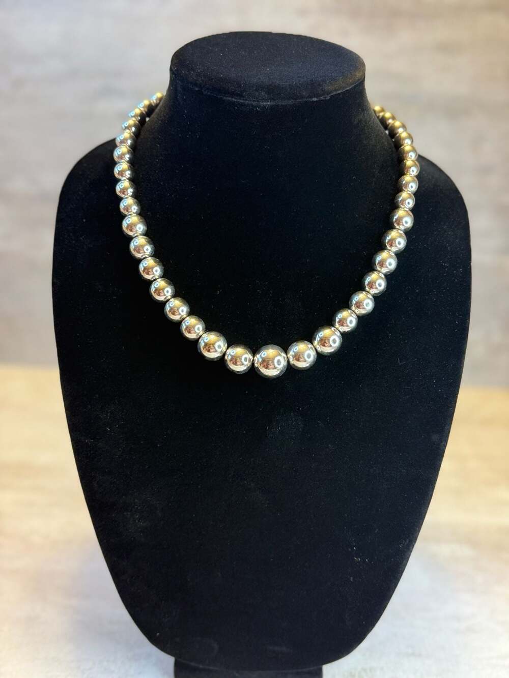 Love Earth Silver-Tone Graduated Ball‎ Bead Choker Necklace